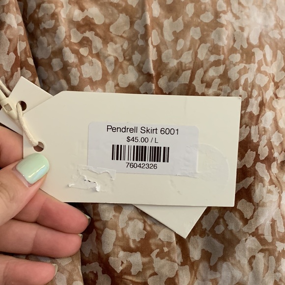 Brand new pendrell skirt with buttons - Picture 4 of 4